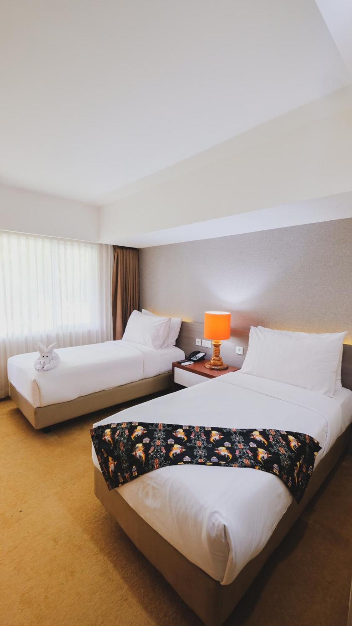 Hotel Suni Sentani - Managed By East Season Jayapura Exterior foto